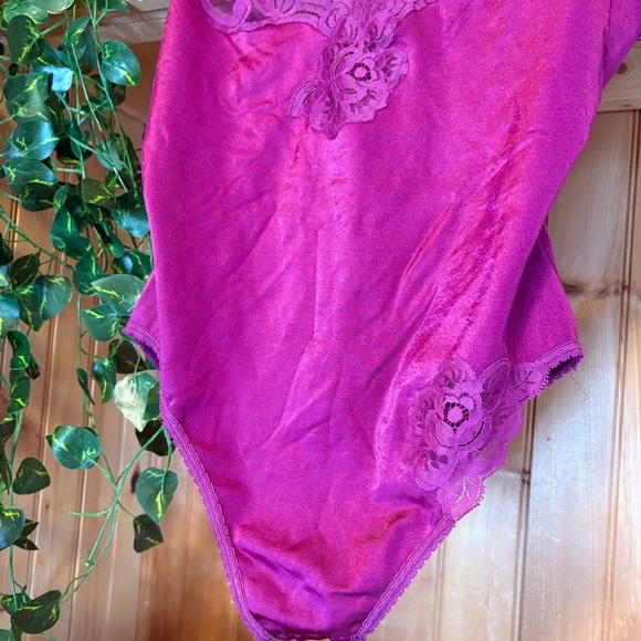 Vanity Fair Purple Chemise with Lace Detailing - Picture 3 of 6